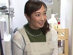 ＜家事代行＞「キスしてみますか？」母性あふれる53歳美熟女に恋愛相談してみたら中出しセックスできちゃった一部始終！！