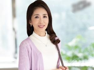 ＜初撮り六十路熟女＞還暦を越えても小綺麗にしている奥様が、息子ほど年の離れた若いチンポに再びオンナを取り戻す！！