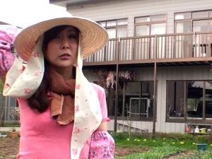 ＜人妻ナンパ＞「東京から来たの？」地方農家のおばちゃん脱がせてみたら、あっと驚くナイスバディ♡普通の主婦が1番エロい！
