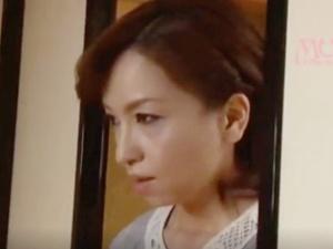 ＜嫁の母＞「おばさんで良かったら…手伝ってあげるわよ？」溜まっているらしい娘の旦那を誘惑し、そのペニスをしゃぶり始める