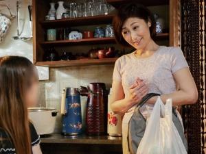 ＜嫁の母＞「こんなの絶対良くないわ・・・」未亡人となったお義母さんの自慰行為にたまらない感情を抱いてしまったムコは・・・