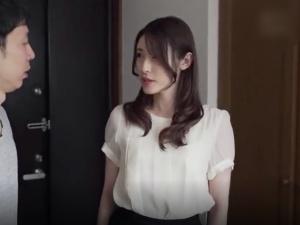 【人妻NTR】「奥にちょうだい…！！」色白美人妻のやめられないナマ交尾！！夫を送り出すとすぐさま唇を重ね合わせ…