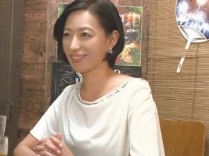 「出しちゃいました…奥さん…」小綺麗にしている専業主婦を脱がせてみると意外な巨乳！！一心不乱にピストンして中出し！！