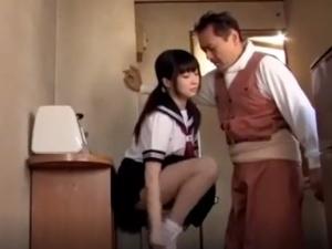 ＜ながえ＞嫁にはナイショの背徳交尾♡娘の方も相当なスキモノで、自ら股を開いてオヤジのペニスを若いマンコで咥え込む