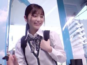 「1cmは入ったかな…」鬼カワJKがディルド挿入チャレンジ！！いつの間にか腰が止まらず潮吹きするとモノホンチ●ポも・・・