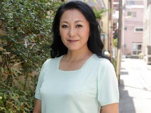 【50代】好色妻の危険な自宅不倫！！スケベに崩れた完熟ボディは青年の若いマラをもビンビンにさせ、ゴムもつけぬまま…