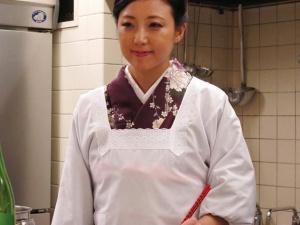 ＜官能小説＞「人生はころころ転がるから面白いんです」小料理屋とクラブのママを掛け持ちする四十路の美熟女の物語