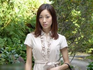 ＜人妻不倫旅行＞おかしくなるほど、気持ちぃぃ・・・日常生活に不満を抱える女は、他人棒を喉奥まで咥え、自らアソコを広げる
