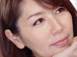 ＜母子相姦＞「スッキリしたら勉強頑張れる？」豊満な熟れボディ&巧みな性技で息子をメロメロにさせてしまう痴女熟女