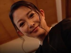 「ダメよ、トモミがいるでしょ？」娘と全然シてないらしいムコから求められた女は夫の遺影の前でうっかり感じてしまい…