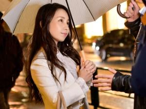【熟女ナンパ】「出しちゃっていい？」「・・・いい」脱がせてみると妖艶な色白の肢体が中出しを誘発する37歳の極上美人妻！！