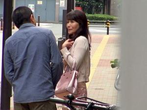 【人妻ナンパ】「モデルとかやってたんですか？」54歳には見えない美熟女を褒め殺して性行為に持ち込んじゃう！！