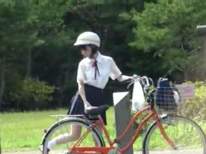 【JKレイプ】真面目そうな女子校生が突然の誘拐被害！！ワゴンに乗せられられると人気のない林の中で生産な強姦行為が始まり…