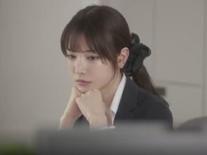 「出張ですか…」最低最悪の元カレ社員との相部屋宿泊！！結婚が決まったばかりなのに、まさかの媚薬を盛られてしまい…