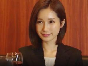 【相部屋】「全然ヤキモチ焼かないから寂しいの…」出張先で酒の入った既婚OLは部下の青年をオスへと変貌させる！！