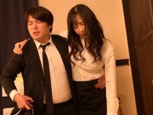 【相部屋NTR】「もしもし、僕がちゃんとホテルまでお送りします」無職ダメニート彼氏からの電話を軽くあしらうと、そのまま…