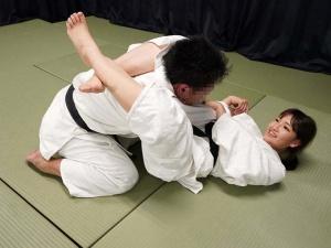 【素人企画】人妻柔道家がチャレンジ！！失敗すれば複数の男たちに徹底的に陵辱される罰ゲームが待っているのだが…