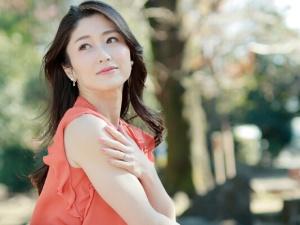 「欲しい…」40代には見えない正に美熟女！！美しく白い肌のスレンダーな裸体が夫じゃない男によって赤く染められて…