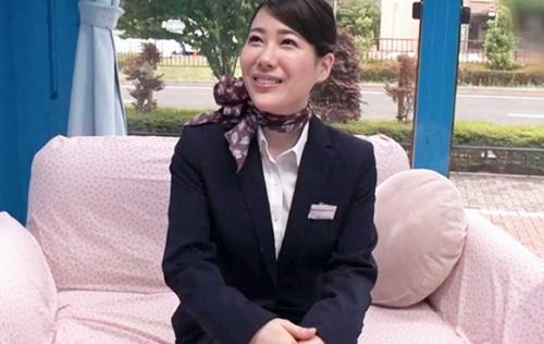 【CA｜マジックミラー号】「そんな優しい手つきで触られると…」童貞のオナニー手伝いでフルボッキチ○ポを見てCA興奮エッチ