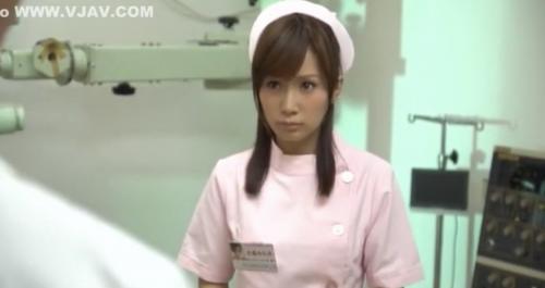 診察室でエッチなことするコスプレした小島みなみはナース姿が可愛い　患者　先生を次から次へとフェラしちゃうよ