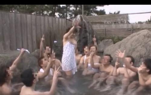 ○AV女優と温泉旅行　じゃんけんゲームで勝った人はいいことあるかもよ