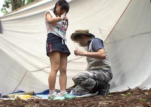 【ロリ中出し】家族キャンプに来ていた子供たちを狙ったキャンプ場管理人のわいせつ犯行記録他、野外レイプ映像集