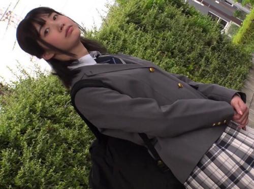 田舎の通学バスで地元JKにビッグバンローターを装着！イって腰が砕けても無理矢理立たせて無毛マンコに追撃激ピストン中出し！