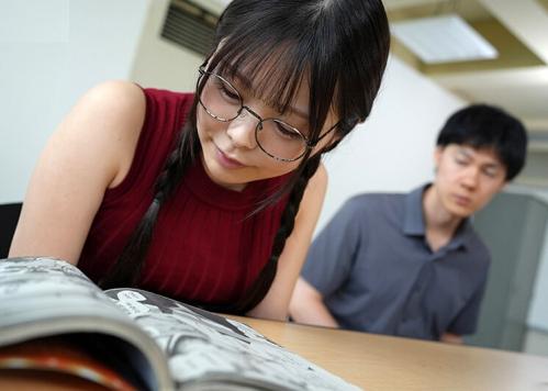 休み時間はいつも本を読んでる陰キャオタク女子を脱がせたら凄かった！実はエロ同人を読み漁ってるムッツリすけべでめちゃくちゃSEXした！