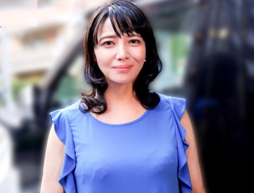 【初撮り五十路】『あの時の快感が忘れられなくて…』結婚24年目を迎えた二児の母が自ら2度目の撮影を希望！初３Pでイキまくる！