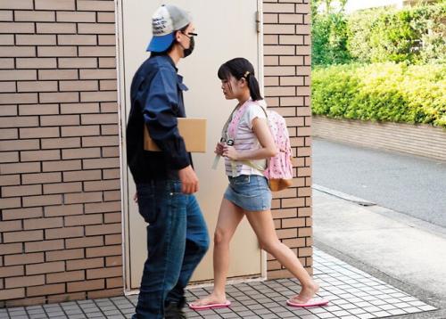 不在だった家に一人帰る鍵っ子JS…配達業者に自宅に押し込まれ無毛マンコに精子を流し込まれた少女