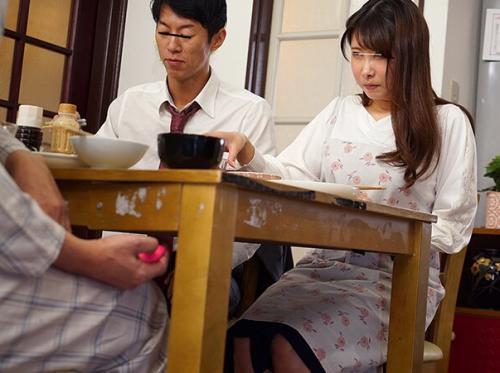 『(お願い、今はヤメて)…ｱﾝッ！』義父に遠隔バイブで失禁するまで毎日調教され続けた嫁の洗脳言いなり化！