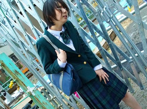 『なにこれ…取れない！イクッ！』満員電車でJKにとびっこを装着して放置！イキたいのにイケない寸止め操作で強制淫乱化！