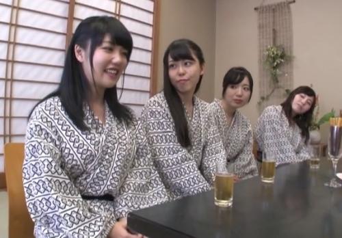 【素人モニタリング】隣に泊まってる初対面の男子学生グループ全員射精させたら40万円！女子会旅行中の女子大生にガチ交渉ｗ