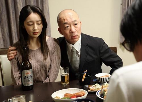 『旦那を助けたくないのか？』罠にハメられた夫のために大嫌いな夫の上司に抱かれた妻