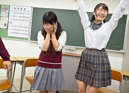 【JKナンパ】勝てば賞金、負けたら同級生が見てる前でSEXの罰ゲーム！学校対抗「中出し野球拳」対決！