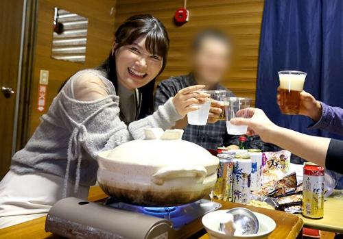 【某旅番組お蔵入り映像】旅ロケ中に田舎のオヤジたちにSEXドラッグを盛られマワされた美人レポーターの輪姦動画