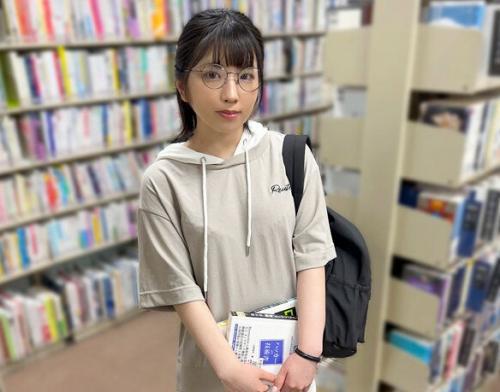 【素人初撮り】AV史上最も地味なメガネ大学院生がAV出演！→脱がせたらAV史上最高のギャップだったｗｗｗｗ