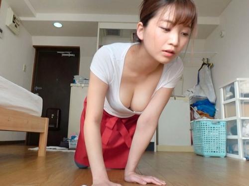 家事代行おばさんの爆乳胸チラにムラムラが止まらず…強引に押し倒してデカチン即ハメしたら身体の相性抜群の2回戦突入！