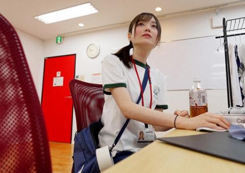 女優さんの激エロ衣装の試着は若手女子社員の仕事！SOD女子社員がカメラの前で恥ずかしすぎる生着替え放尿濡れ透けチェック！
