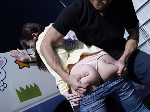 幼稚園バスから降りてきた先生を死角でボロクソレイプ！！！他、美乳痴漢撮り下ろし総勢10名映像集