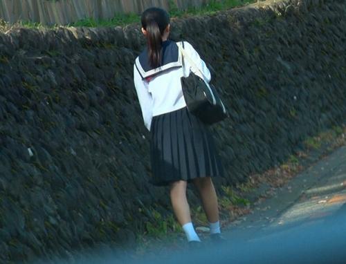 【閲覧注意】学校帰りの田舎少女を拉致！無理矢理ドラッグを飲ませてガンギマリ中出し肉便器に変えた鬼畜レイプ映像