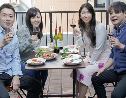 【快楽堕ち】嫌がる妻を説得して隣の夫婦と”夫婦交換”をしたら妻が隣の旦那とのSEXに溺れてしまった…