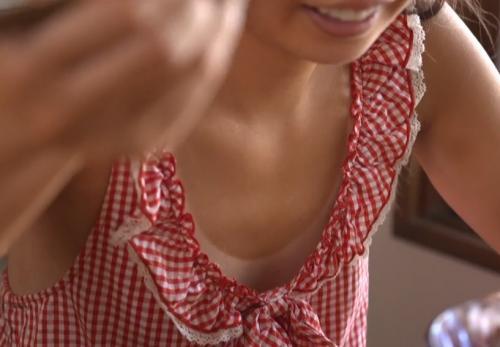 夏休み、2人だけで遊びに来た姪っ子姉妹の日焼け胸チラに勃起が止まらない！家族の目を盗んでセックスを教えてあげた思い出