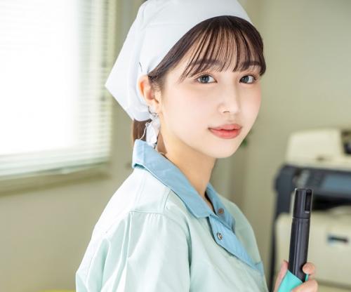 オフィス清掃員のおばさんが超ドストライク！必死に口説いて作業着の下の名器に大量中出しした日