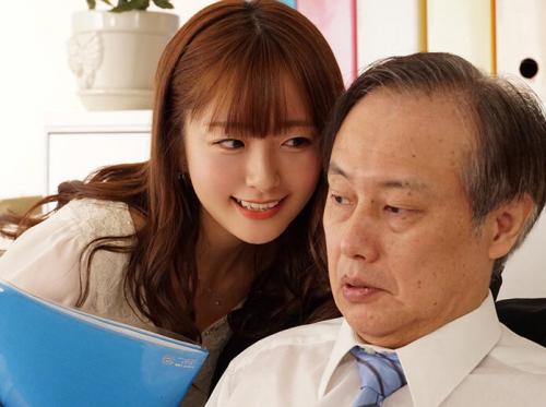 【相部屋逆NTR】『部長、相部屋取りましたよ♥』50過ぎて未だ童貞の部長を新卒OLが出張先で筆おろし！