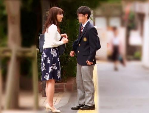 【逆ナンパ】『よかったら、おばさんで初体験しない？』ご無沙汰な人妻たちが人生初の童貞高校生の逆ナン筆おろしに挑戦！