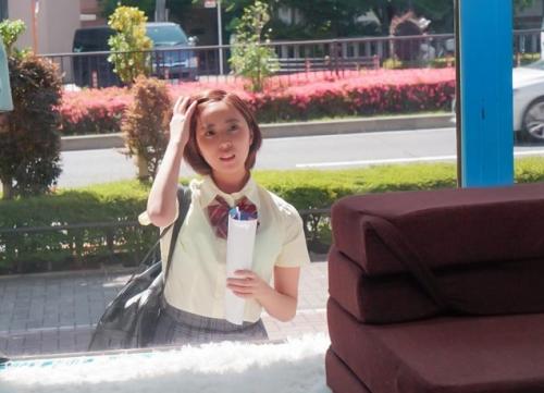 【センズリ鑑賞】学校帰りの女子校生さん、マジックミラー号で初めて男のオナニーを見てしまうｗｗｗｗｗｗｗ