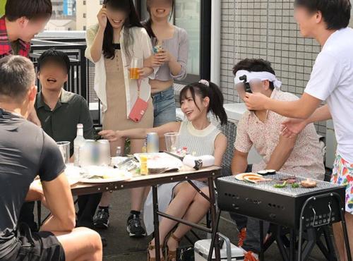 【胸糞NTR】偶然見てしまったサークル飲み会映像に男友達のチンポを嬉しそうに咥える最愛の彼女の姿が…