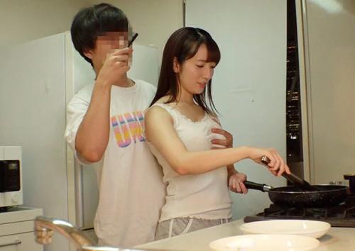 【実話】先輩の色白美巨乳彼女がドストライク！先輩が出張で不在中、何度も中出しセックスした3日間の全記録