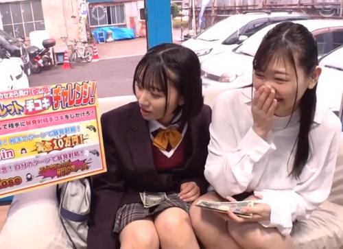 【素人ナンパ】賞金10万円！街行く美人姉妹が『交互に手コキして射精させた方が中出しの罰ゲーム』のロシアンルーレット手コキに挑戦！